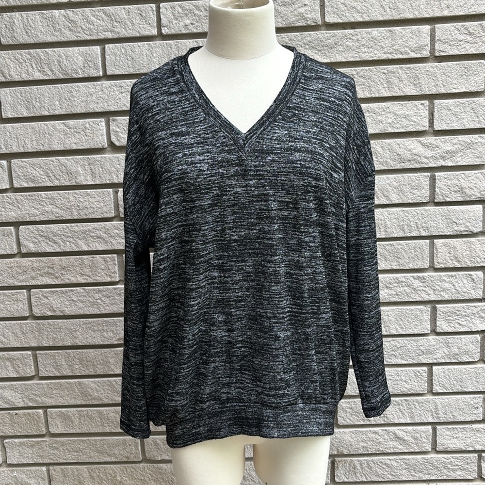 Femme de Carriere Charcoal V-neck Long Sleeve Tee High-Low Hem